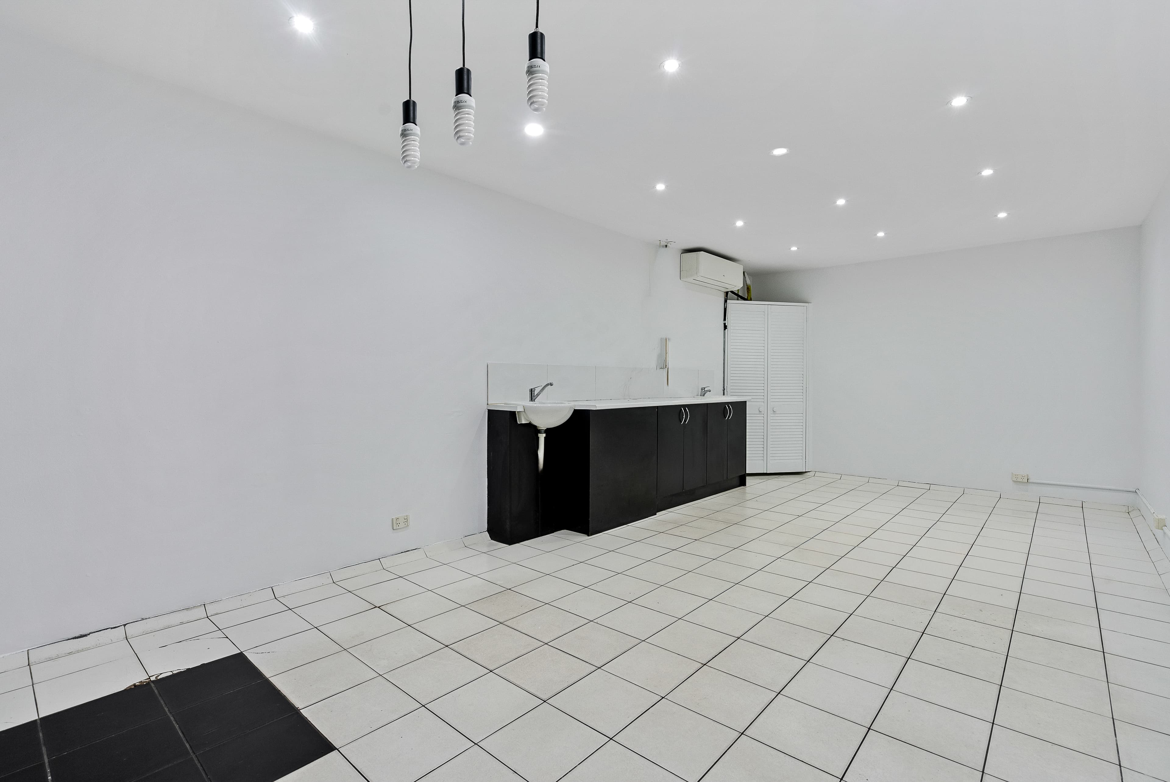 19/3131 Surfers Paradise Boulevard - Image 2